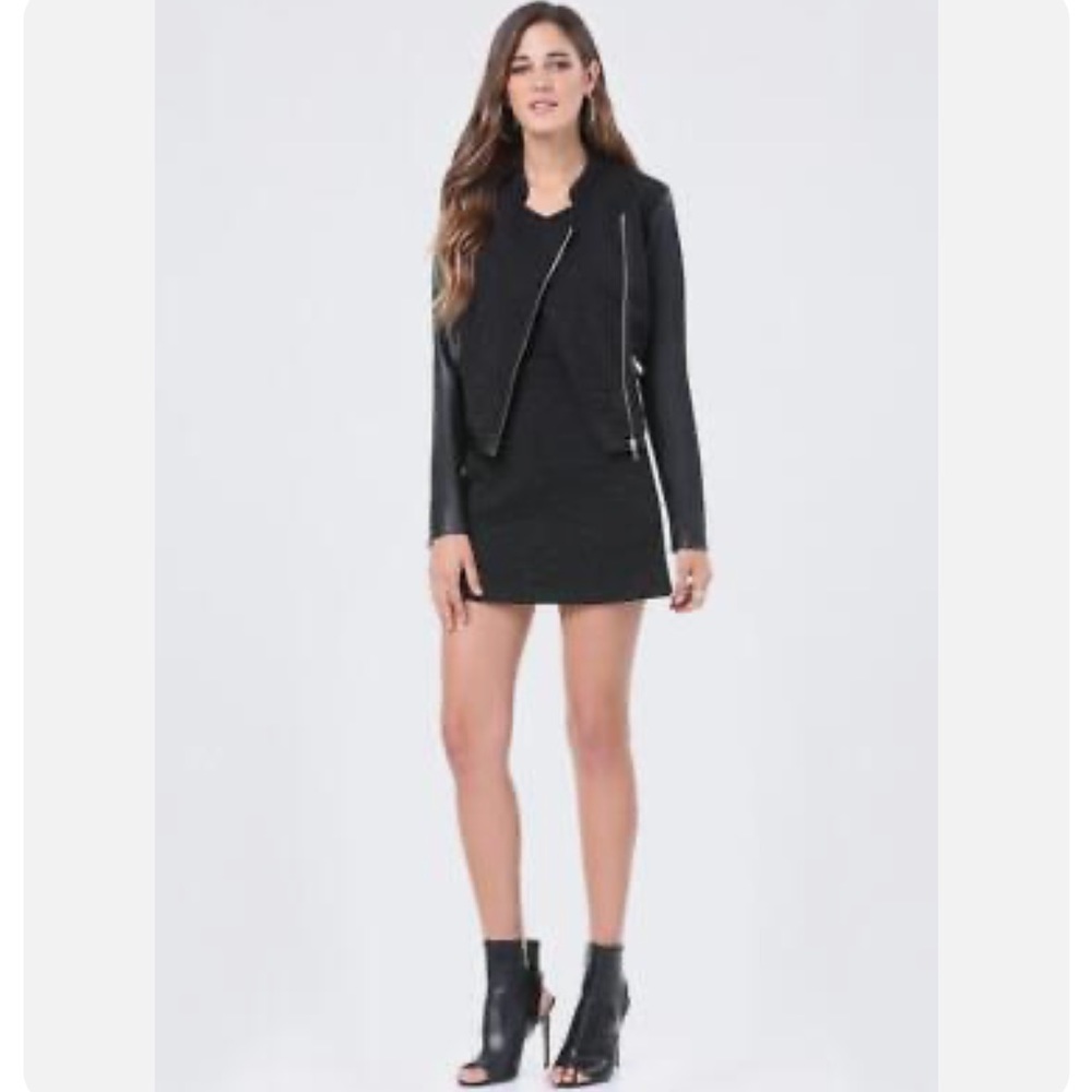 bebe | Embossed Quilted Floral A-line Mini Skirt Black LG